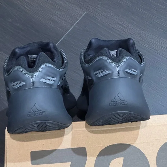Adidas Men’s Black on Black Yeezy’s - Picture 4 of 10